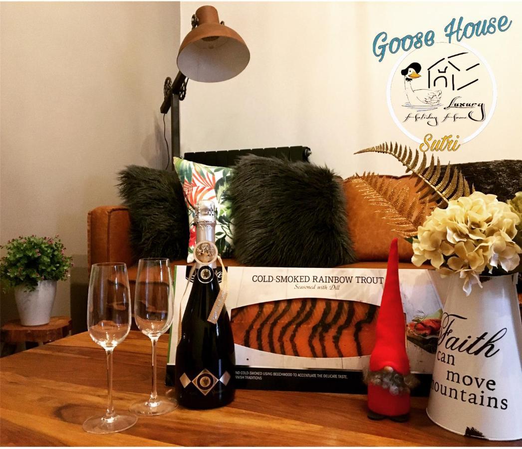 Goose House Luxury Holiday Home Сутри Экстерьер фото